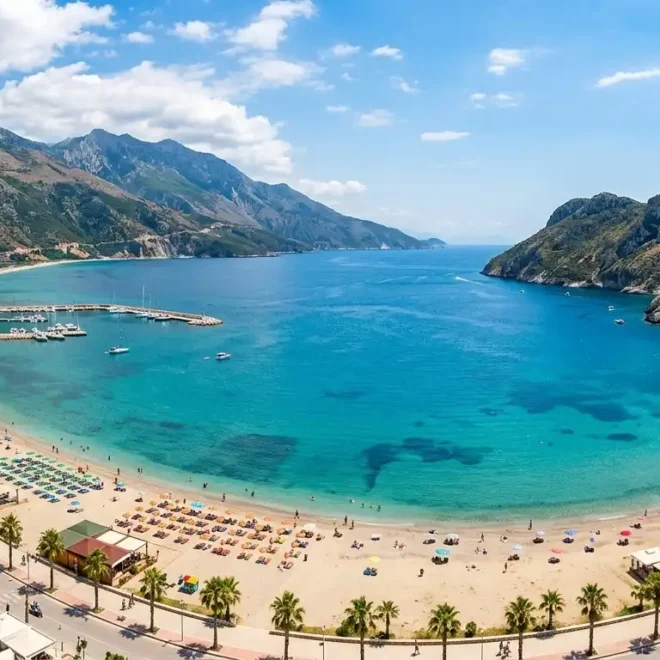 Eksploro gjithçka në Plazhin e Vlorës, Shqipëri