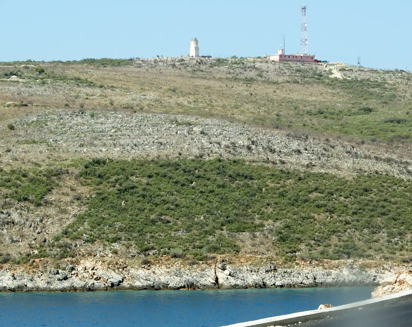 Fari në Malin e Palermos pranë Porto Palermos