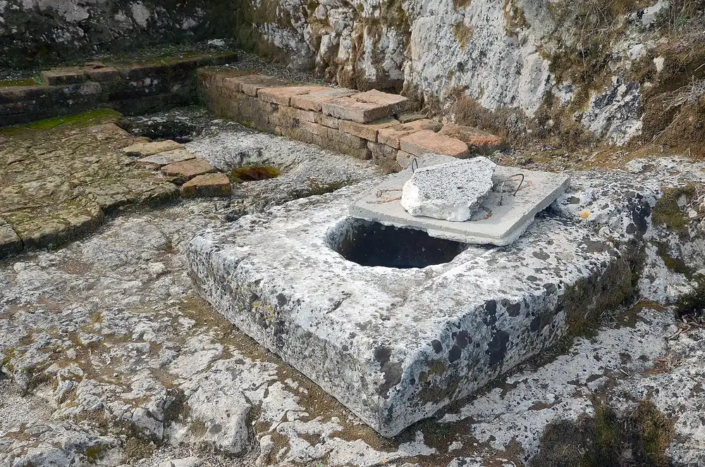 Shtëpi banimi e shekullit III para Krishtit në Orik, me sterë uji