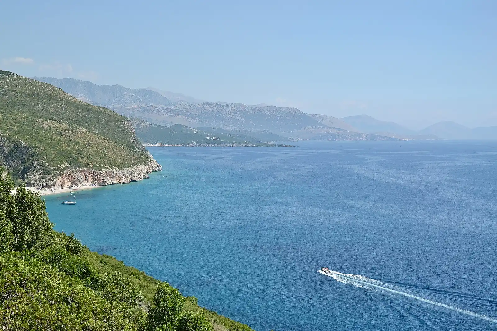Plazhi i Gjipesë në grykën e kanionit