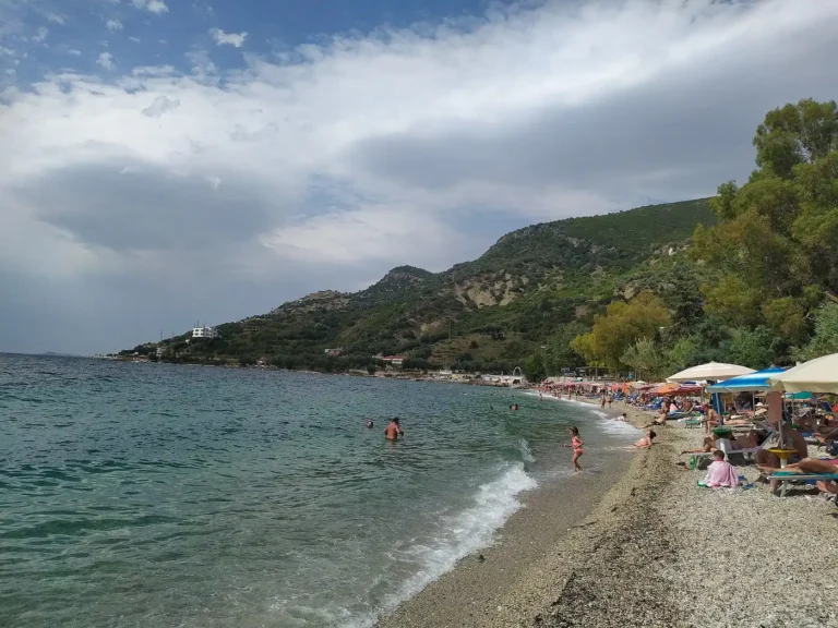 Radhima dhe Bregu Vlorë–Orikum: Plazhet me Gurë, Ullinjtë dhe Rruga Buzë Detit