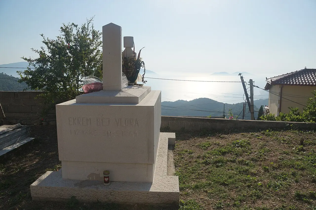 Varri i Eqrem bej Vlorës në Kaninë
